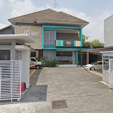Sans Hotel Absari Yogyakarta Jarakan Exterior photo